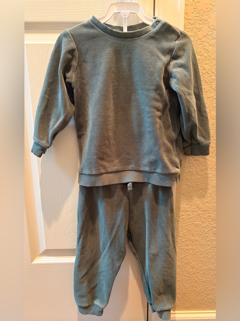 H&M Kids Sweatshirt and Pants Set in dark green